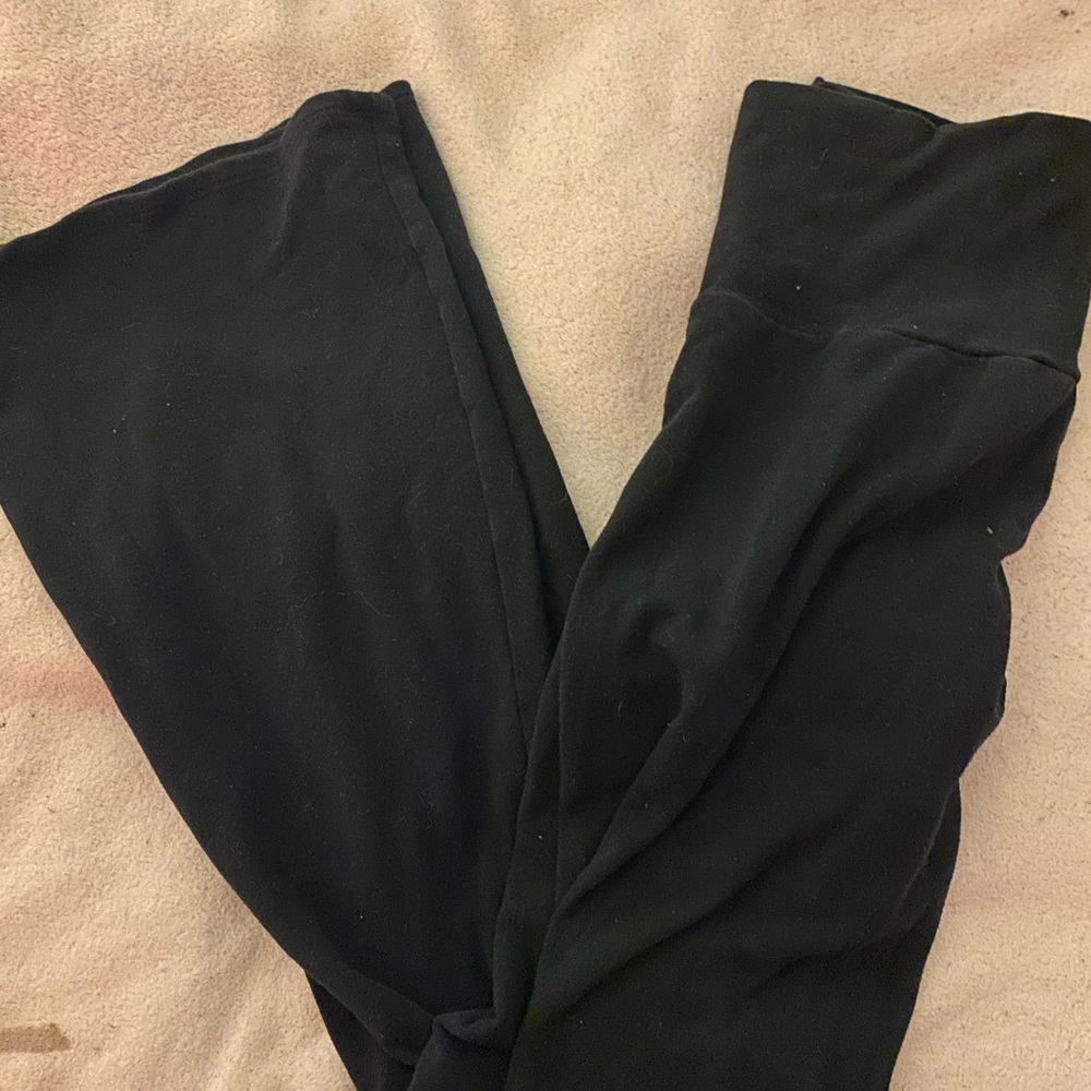 Black yoga pants